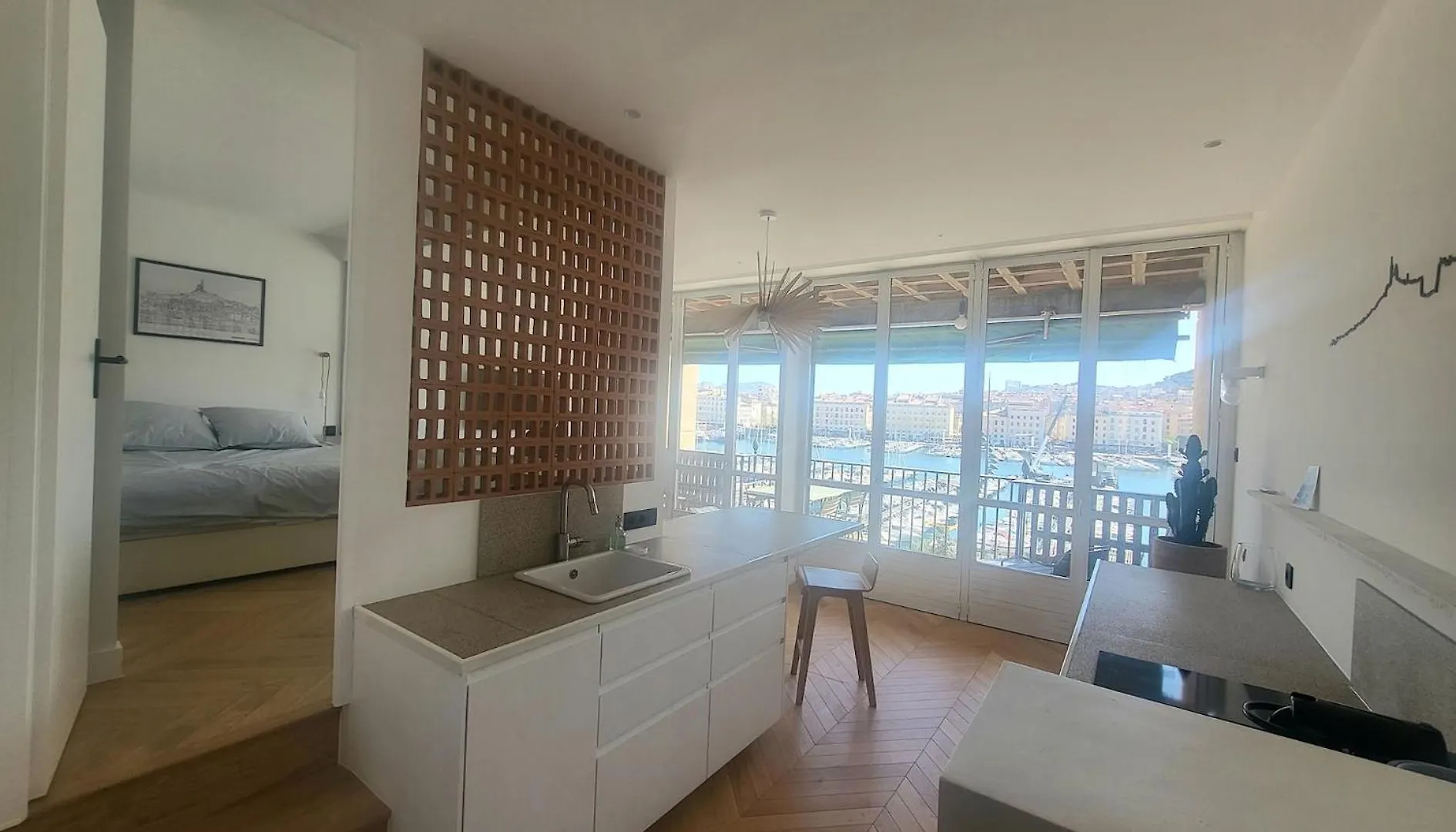 Superbe Appartement, Vue Notre Dame De La Garde, Vieux Port Marseille 0*,  France