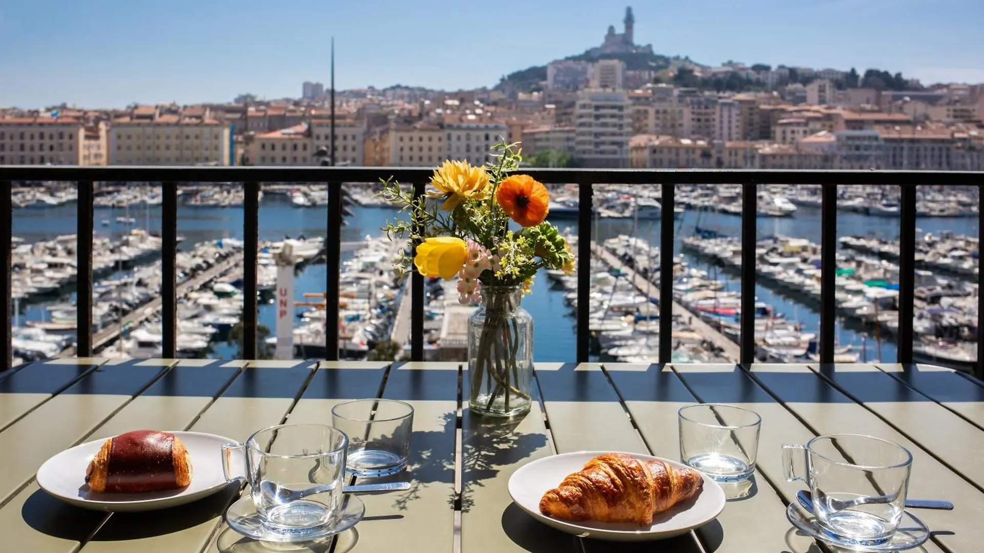 Superbe Appartement, Vue Notre Dame De La Garde, Vieux Port contacts